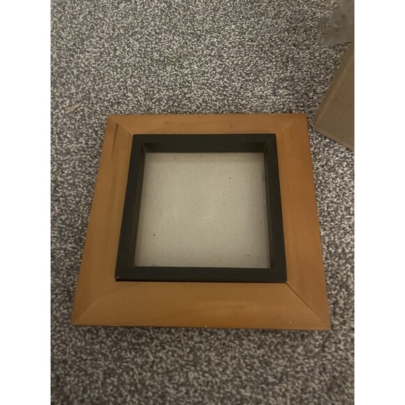 Lot Of 2 Picture Frames (5x6.5 And 8.25x8.25) And A Green Leather Photo Album - Picture 11 of 11